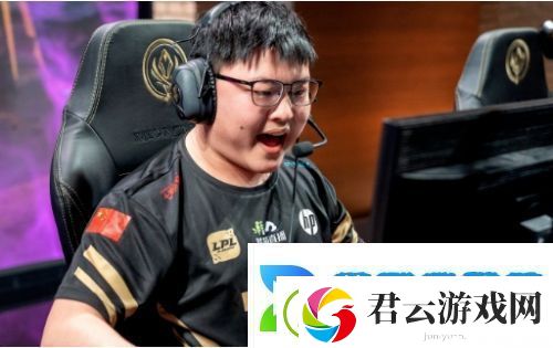 Uzi时隔多年再出手-连赢多把上韩服千分-网友喊话让其复出加入iG