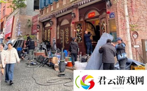 撒贝宁与王鸥现身福州