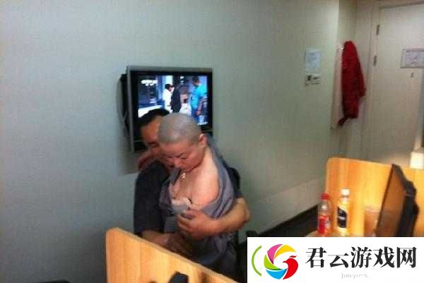 尼姑也疯狂第二部：笑中带泪的修行路探寻现代尼姑的别样人生与情感纠葛
