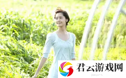 瑶嘴巴里含着铁球的变化意义：内心挣扎与外在符号的交织