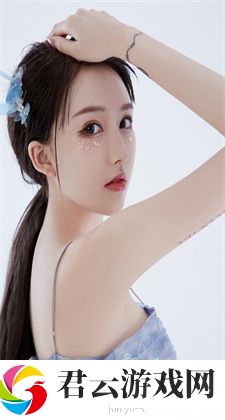 公交车被高c撞：事故发生瞬间