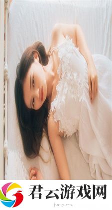 YSL蜜桃色888：带来独特魅力的口红