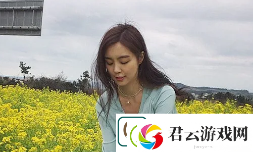 老师趴讲台把腿张开让学生背单词：实用性对比选择不纠结