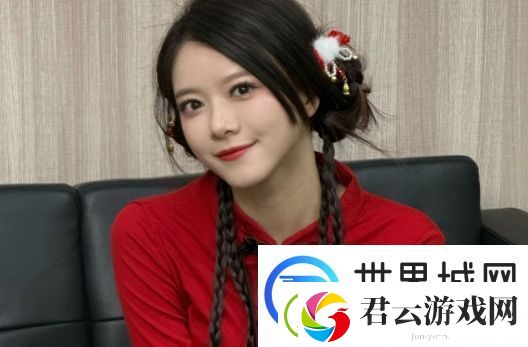 LPL女主持骆歆曝光收入