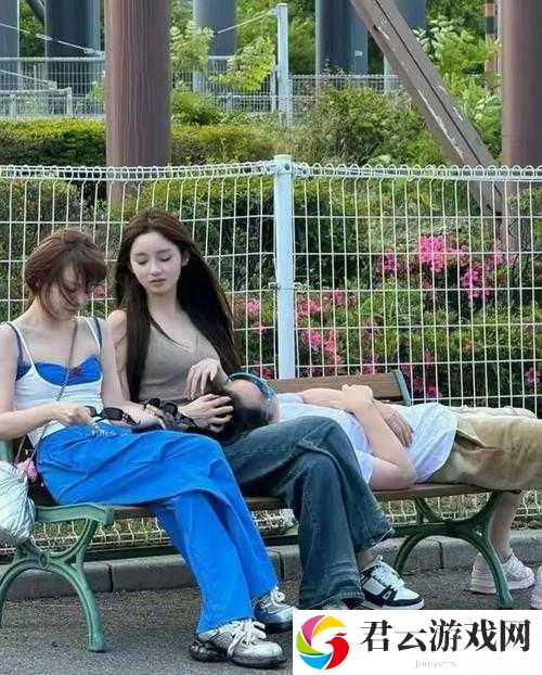 一组欲·伦·色·艳的照片引发网友热议