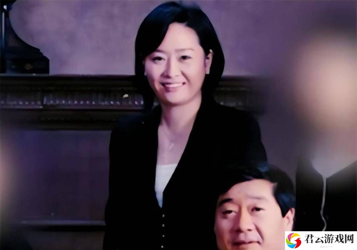 年轻貌美的妻子却忍受丈夫的冷漠，背后的故事让人深思