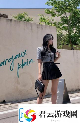 丰满的女邻居：魅力四射-生活的调味品！