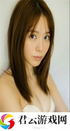 在厨房干美艳后妈小说：厨房中的邂逅